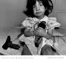 Donna de Cesare - Unsettled/Desasosiego: Children in a World of Gangs/Los niños en un mundo de las pandillas - 9780292744394 - V9780292744394