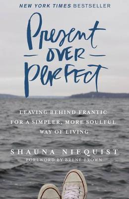 Shauna Niequist - Present Over Perfect: Leaving Behind Frantic for a Simpler, More Soulful Way of Living - 9780310346715 - V9780310346715