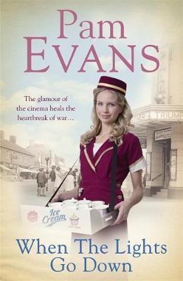 Pamela Evans - When the Lights Go Down: The glamour of the cinema heals the heartbreak of war... - 9781472219602 - V9781472219602