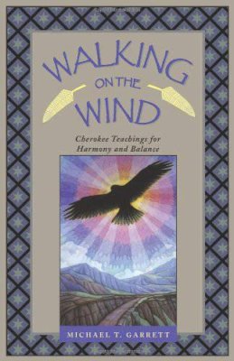 Michael Garrett - Walking on the Wind: Cherokee Teachings for Healing Through Harmony and Balance: Cherokee Teachings for Harmony and Balance - 9781879181496 - V9781879181496