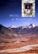 Kim Gutschow - Being a Buddhist Nun: The Struggle for Enlightenment in the Himalayas - 9780674012875 - V9780674012875